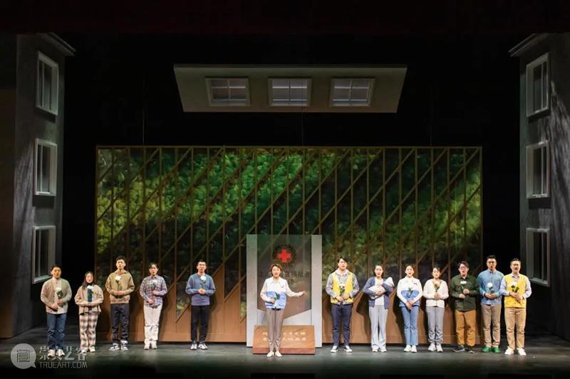 花开向阳,温暖而生 | 公益话剧《向阳而生》今日首演 上海话剧艺术中心 公益 话剧 向阳而生 向阳 申城 真实故事 上海 东北 汉子 路边 崇真艺客