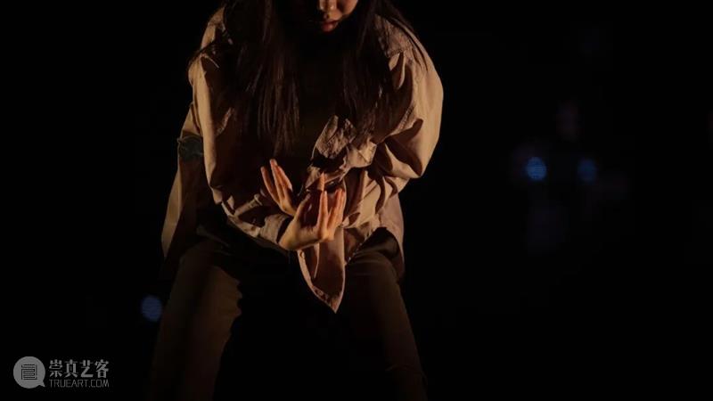 口碑作品《悠悠视界》二轮首演|素人仅在肢体,而凡人则是你我他 视频资讯 国舞剧场 作品 凡人 悠悠视界 素人 肢体 口碑 视频 背后 故事 上海国际舞蹈中心 崇真艺客