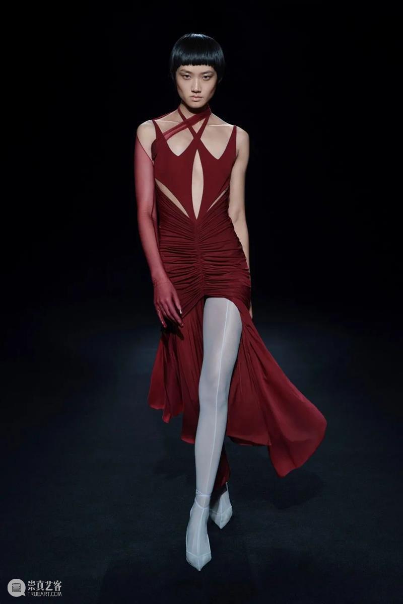 【IFA-时尚资讯】Mugler | 0空间解构美学服装 Mugler 服装 IFA 资讯 空间 美学 潮流 时尚 人体 卡德瓦拉德 崇真艺客