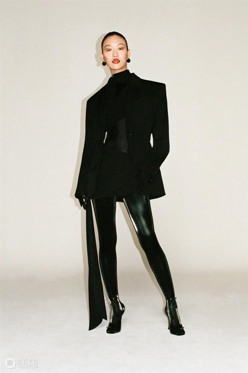 【IFA-时尚资讯】Mugler | 0空间解构美学服装 Mugler 服装 IFA 资讯 空间 美学 潮流 时尚 人体 卡德瓦拉德 崇真艺客
