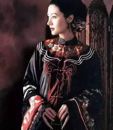 服饰 | 大美云肩,中国服饰的经典 云肩 服饰 中国 经典 上方 中国舞台美术学会 右上 星标 本文 国际 崇真艺客