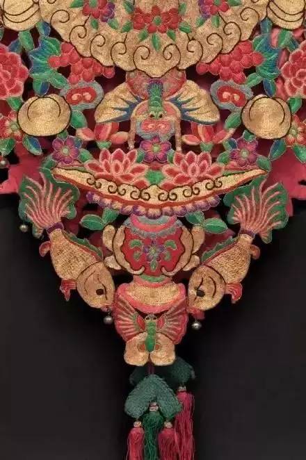 服饰 | 大美云肩,中国服饰的经典 云肩 服饰 中国 经典 上方 中国舞台美术学会 右上 星标 本文 国际 崇真艺客