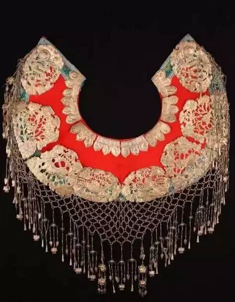 服饰 | 大美云肩,中国服饰的经典 云肩 服饰 中国 经典 上方 中国舞台美术学会 右上 星标 本文 国际 崇真艺客