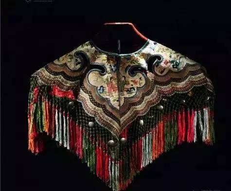服饰 | 大美云肩,中国服饰的经典 云肩 服饰 中国 经典 上方 中国舞台美术学会 右上 星标 本文 国际 崇真艺客