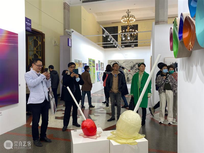 BlueriderDaily 艺博现埸 ART021 E11 倒数两天热度持续 艺博 热度 展位 贵宾 朋友们 上海 廿一 艺术 博览会 原力 崇真艺客