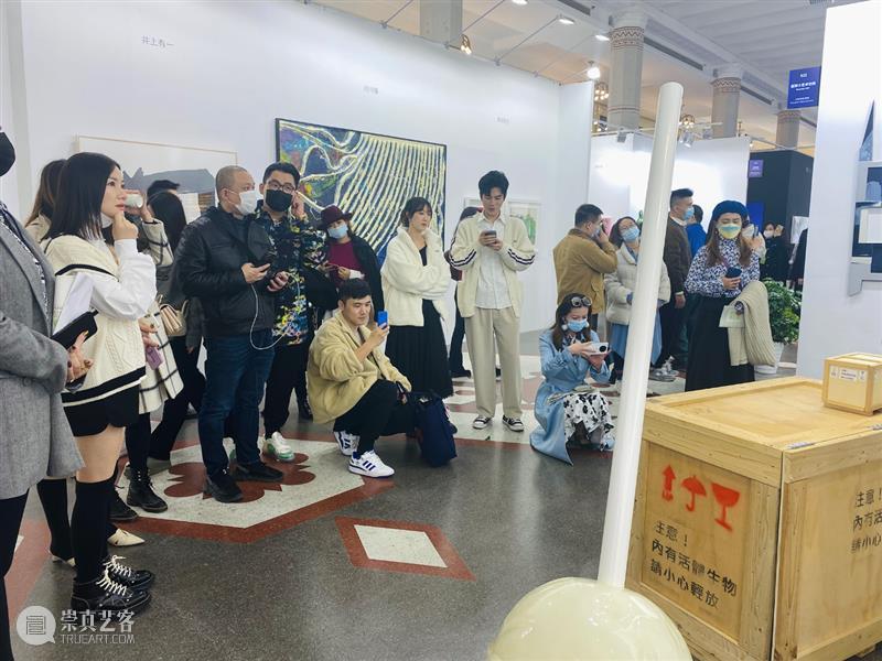 BlueriderDaily 艺博现埸 ART021 E11 倒数两天热度持续 艺博 热度 展位 贵宾 朋友们 上海 廿一 艺术 博览会 原力 崇真艺客