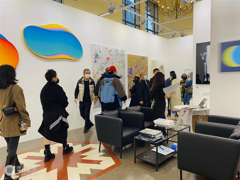 BlueriderDaily 艺博现埸 ART021 E11 倒数两天热度持续 艺博 热度 展位 贵宾 朋友们 上海 廿一 艺术 博览会 原力 崇真艺客
