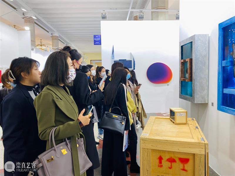 BlueriderDaily 艺博现埸 ART021 E11 倒数两天热度持续 艺博 热度 展位 贵宾 朋友们 上海 廿一 艺术 博览会 原力 崇真艺客