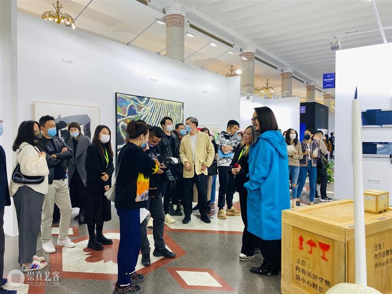 BlueriderDaily 艺博现埸 ART021 E11 倒数两天热度持续 艺博 热度 展位 贵宾 朋友们 上海 廿一 艺术 博览会 原力 崇真艺客
