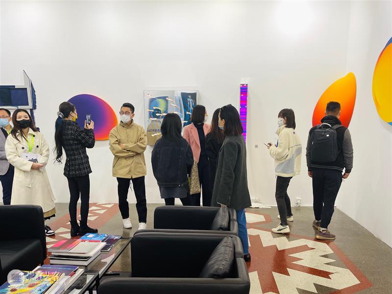 BlueriderDaily 艺博现埸 ART021 E11 倒数两天热度持续 艺博 热度 展位 贵宾 朋友们 上海 廿一 艺术 博览会 原力 崇真艺客