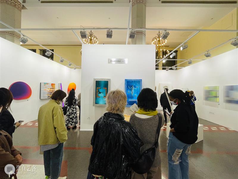 BlueriderDaily 艺博现埸 ART021 E11 倒数两天热度持续 艺博 热度 展位 贵宾 朋友们 上海 廿一 艺术 博览会 原力 崇真艺客
