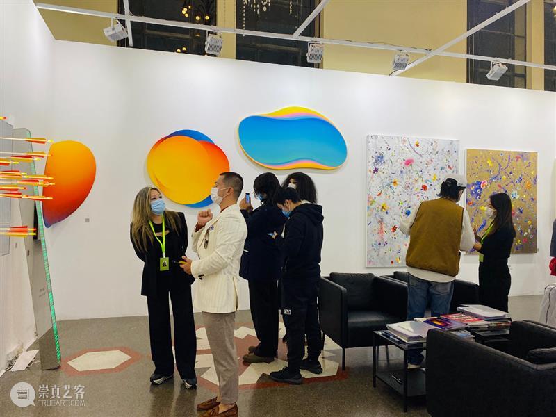 BlueriderDaily 艺博现埸 ART021 E11 倒数两天热度持续 艺博 热度 展位 贵宾 朋友们 上海 廿一 艺术 博览会 原力 崇真艺客