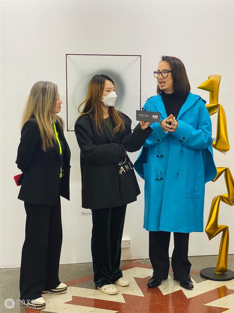 BlueriderDaily 艺博现埸 ART021 E11 倒数两天热度持续 艺博 热度 展位 贵宾 朋友们 上海 廿一 艺术 博览会 原力 崇真艺客