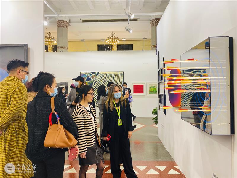 BlueriderDaily 艺博现埸 ART021 E11 倒数两天热度持续 艺博 热度 展位 贵宾 朋友们 上海 廿一 艺术 博览会 原力 崇真艺客