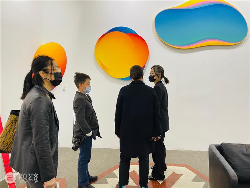 BlueriderDaily 艺博现埸 ART021 E11 倒数两天热度持续 艺博 热度 展位 贵宾 朋友们 上海 廿一 艺术 博览会 原力 崇真艺客
