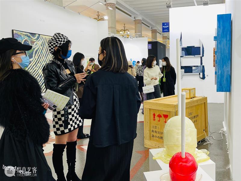 BlueriderDaily 艺博现埸 ART021 E11 倒数两天热度持续 艺博 热度 展位 贵宾 朋友们 上海 廿一 艺术 博览会 原力 崇真艺客