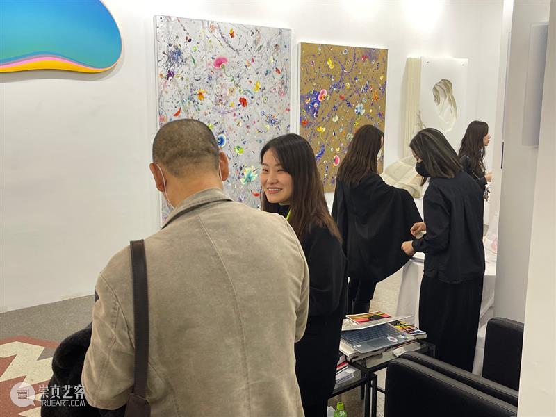 BlueriderDaily 艺博现埸 ART021 E11 倒数两天热度持续 艺博 热度 展位 贵宾 朋友们 上海 廿一 艺术 博览会 原力 崇真艺客