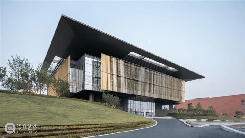文化中心的建筑之美——“中国馆之父”何镜堂院士|济宁市图书馆 中国馆 何镜堂 院士 文化 建筑 济宁市图书馆 中心 辈子 一边 如今 崇真艺客