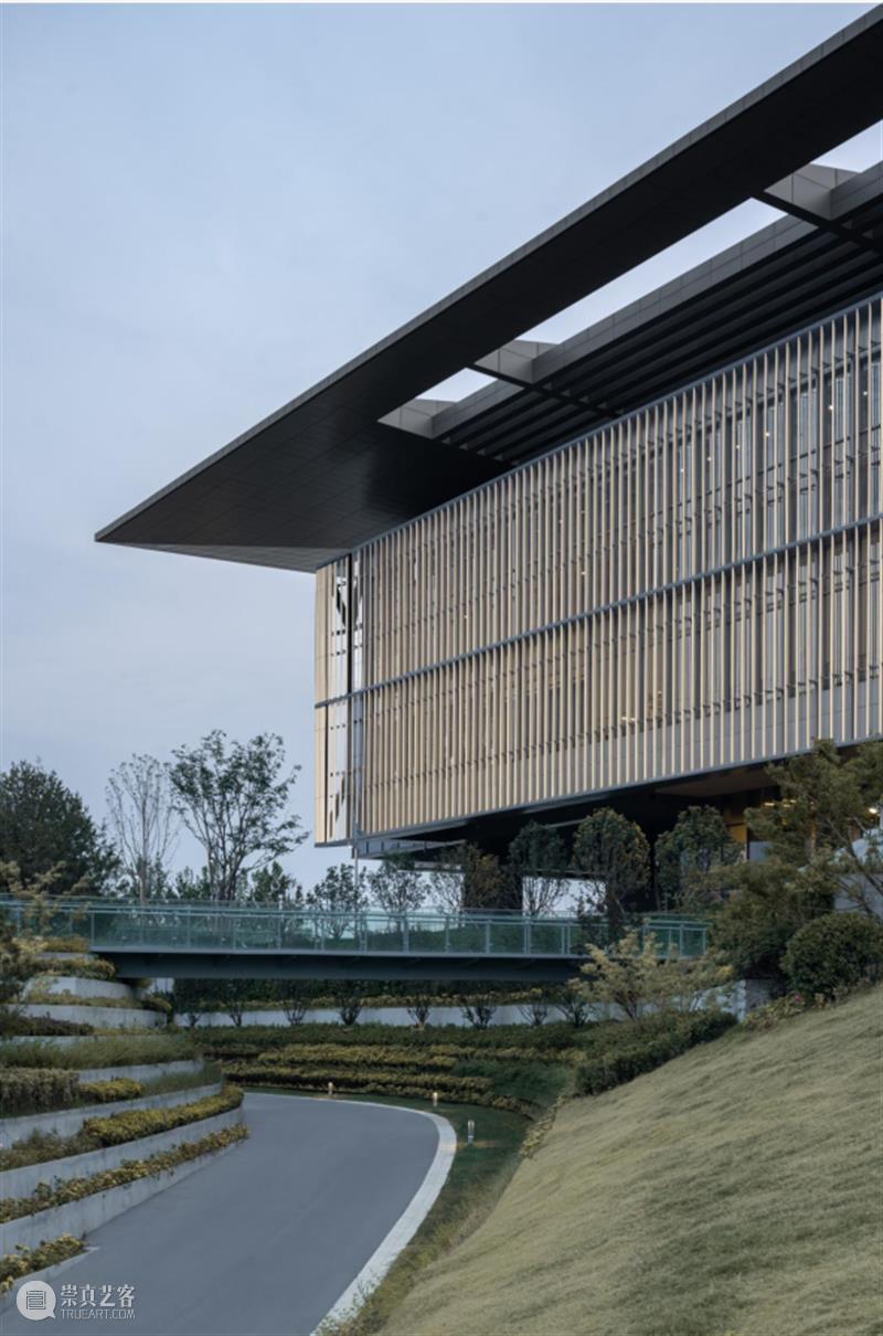 文化中心的建筑之美——“中国馆之父”何镜堂院士|济宁市图书馆 中国馆 何镜堂 院士 文化 建筑 济宁市图书馆 中心 辈子 一边 如今 崇真艺客