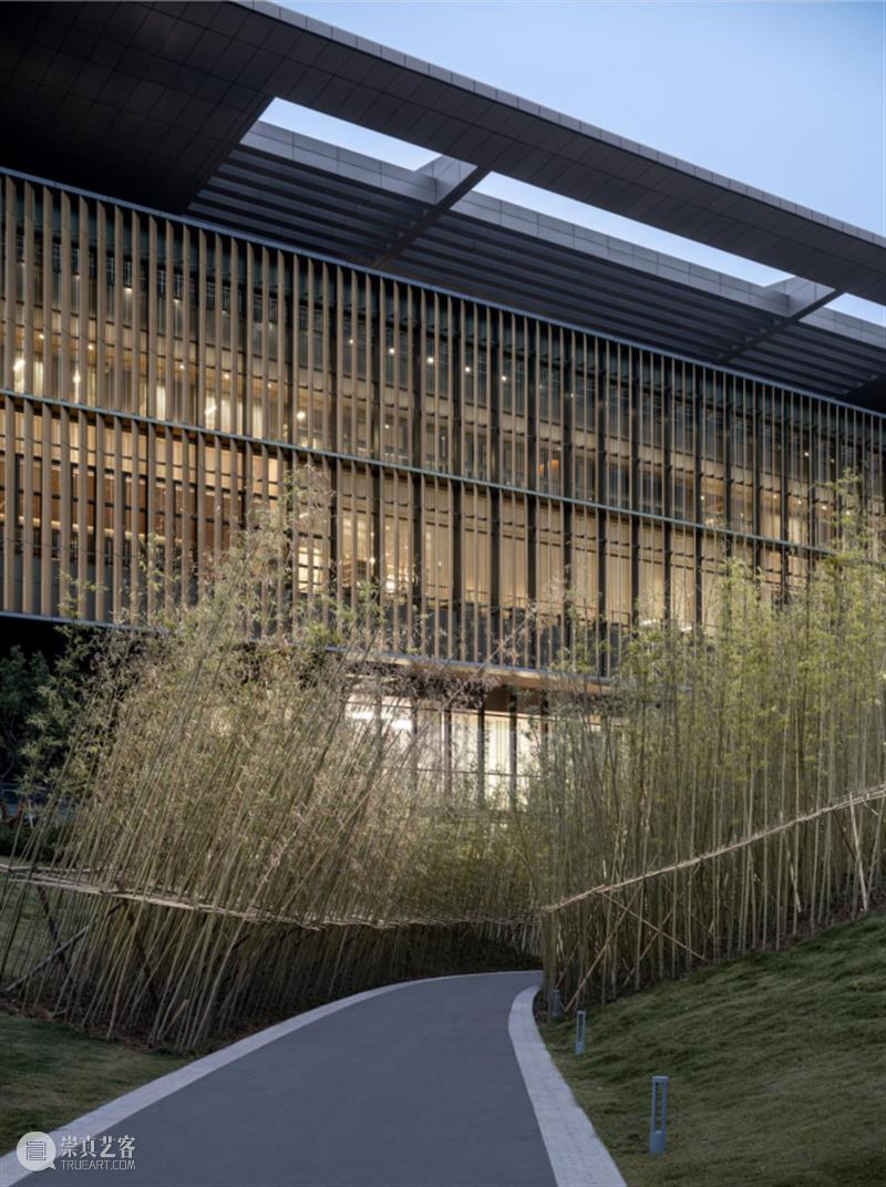 文化中心的建筑之美——“中国馆之父”何镜堂院士|济宁市图书馆 中国馆 何镜堂 院士 文化 建筑 济宁市图书馆 中心 辈子 一边 如今 崇真艺客