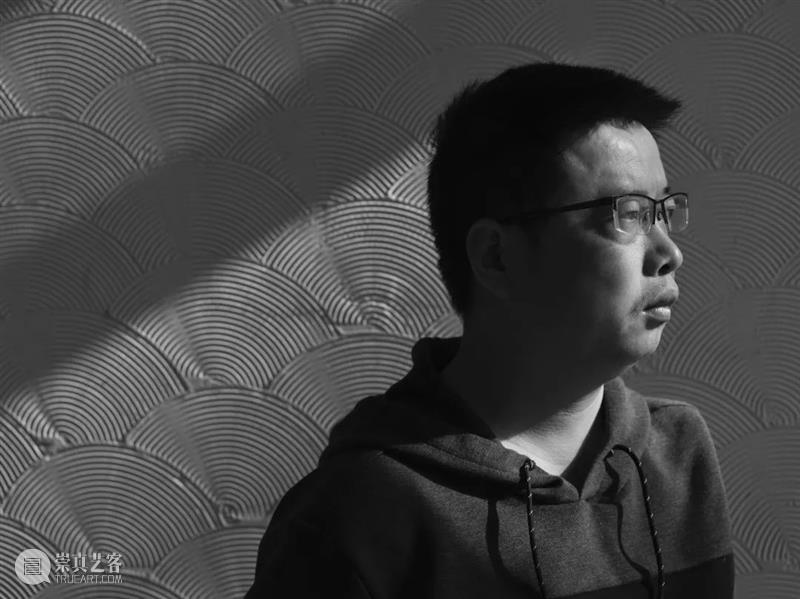 虚构写作营 | 从养斗鸡卖空调,到写小说获得鲁迅文学奖,普通人也能像小说家一样写作吗? 小说家 鲁迅文学奖 空调 小说 普通人 编者按 田耳 得主 文坛 70后作家 崇真艺客