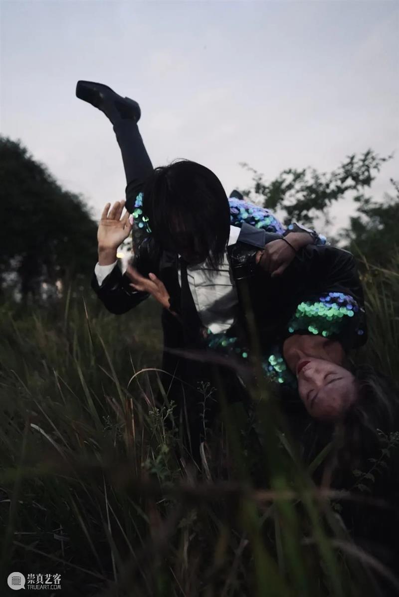 [ OCAT 表演 + 放映 ] “数字桥”表演《高热凝视》 数字 高热凝视 OCAT OCATPerforms Screens Digital Bridge Reconnect Performance舞蹈剧场 巩中辉 崇真艺客