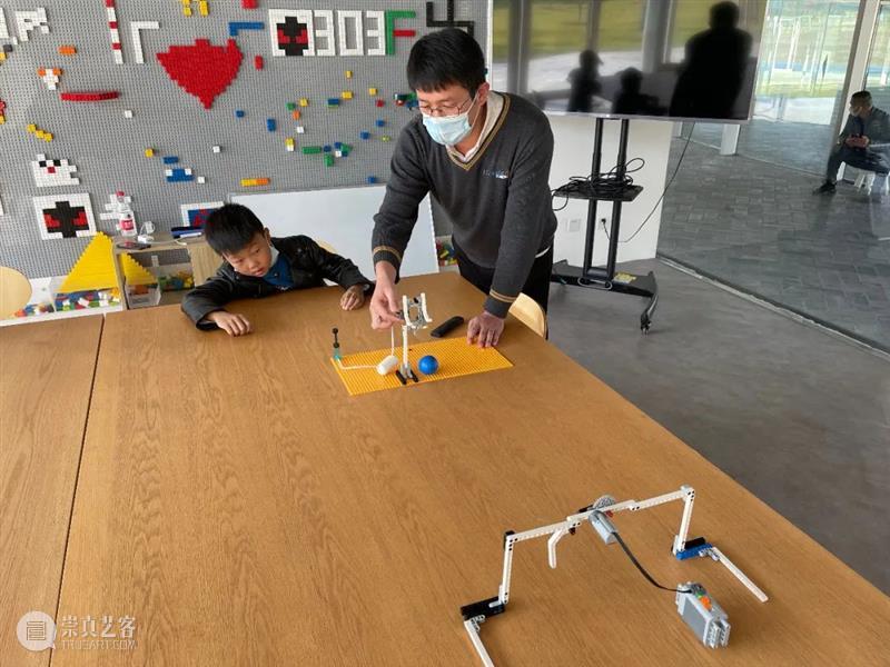 济宁市美术馆｜幼儿机器人公益活动开启啦~ 机器人 公益 幼儿 济宁市美术馆 活动 数学 物理 机械 电子 硬件 崇真艺客