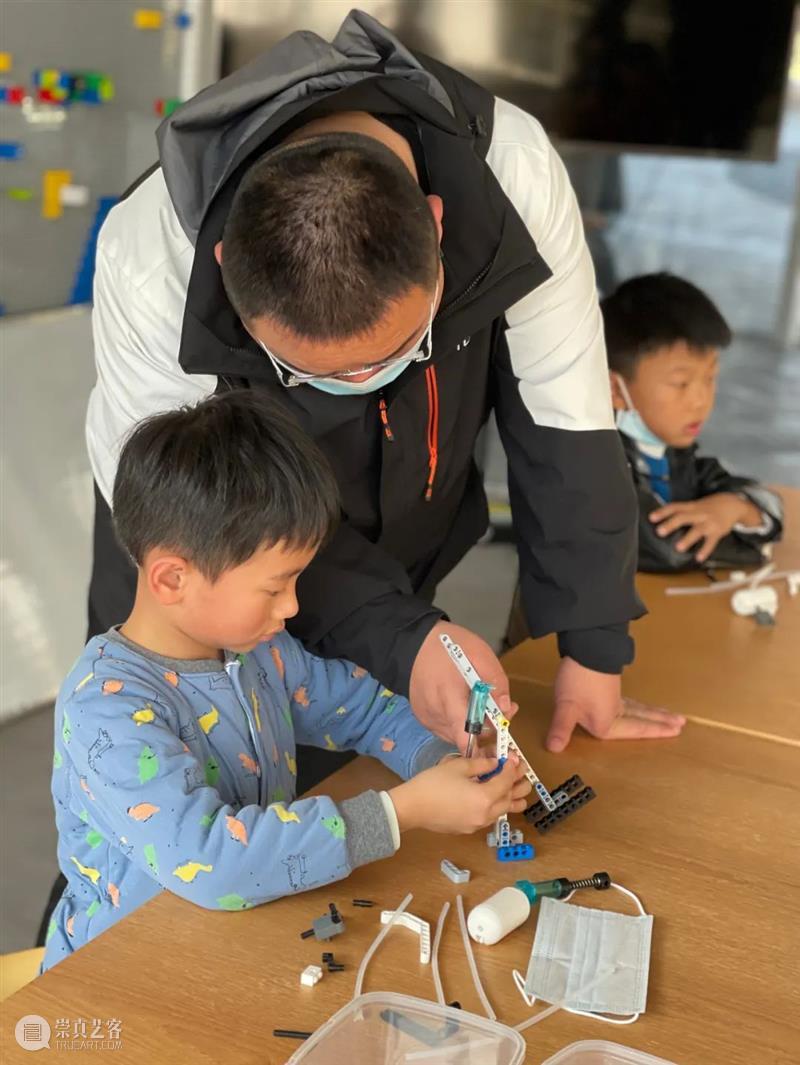 济宁市美术馆｜幼儿机器人公益活动开启啦~ 机器人 公益 幼儿 济宁市美术馆 活动 数学 物理 机械 电子 硬件 崇真艺客