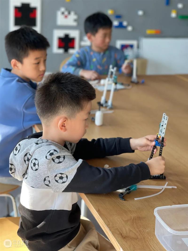 济宁市美术馆｜幼儿机器人公益活动开启啦~ 机器人 公益 幼儿 济宁市美术馆 活动 数学 物理 机械 电子 硬件 崇真艺客