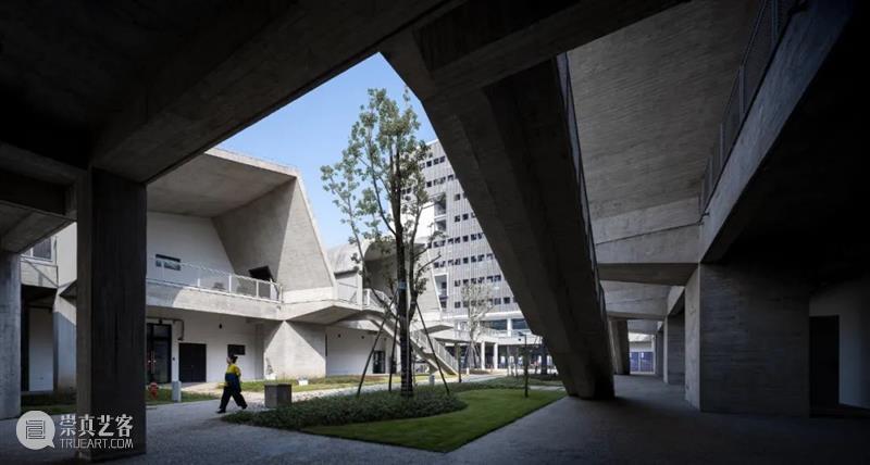 中国美术学院良渚校区 / 非常建筑 建筑 中国 美术学院 良渚校区 中国美术学院 体系 国美 新校区 所在地 良渚 崇真艺客