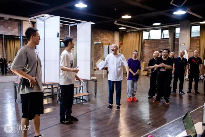 今晚 | 戏台三部曲之《惊梦》全国首演，陈佩斯陈大愚父子同演戏班人生 惊梦 陈佩斯 陈大愚 戏台 三部曲 父子 全国 人生 舞台剧 时间 崇真艺客