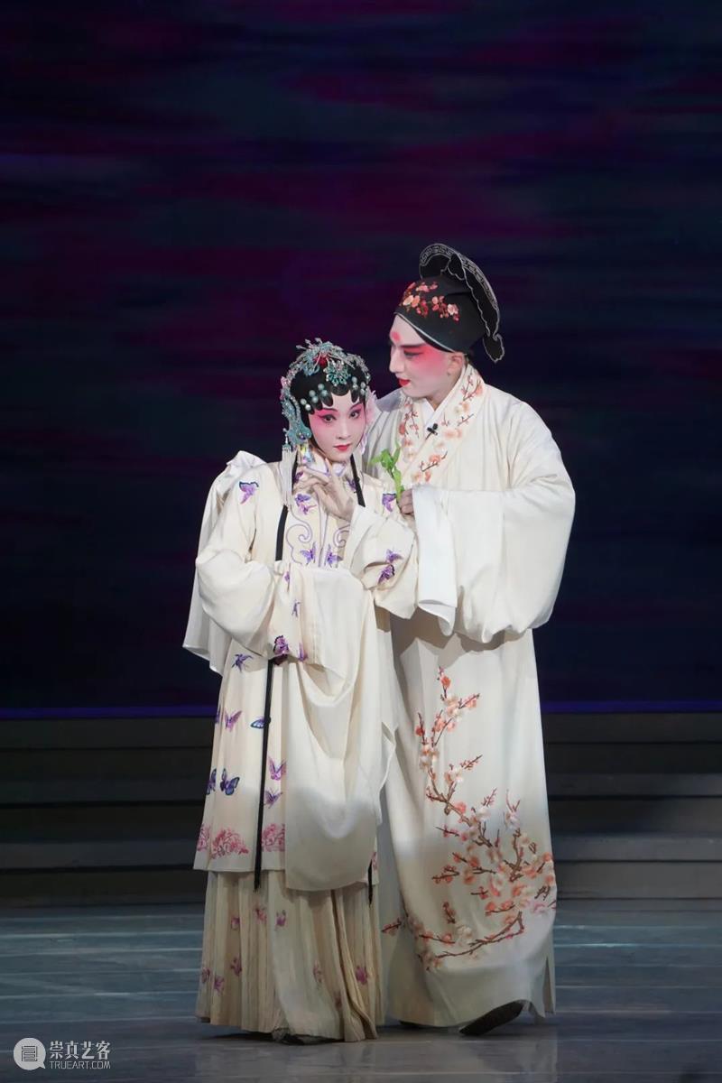 周五开演 | 青春版《牡丹亭》再临广州，昆曲新秀演绎汤翁经典 青春版 牡丹亭 昆曲 经典 新秀 广州 周五 汤翁 传世经典 青春演绎 崇真艺客