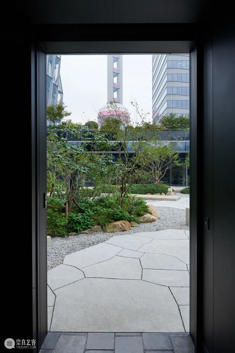 露天中庭景观，如露庭 / 七月合作社 露天 中庭 景观 合作社 陈颢 项目 上海 浦东区 陆家嘴 黄金 崇真艺客