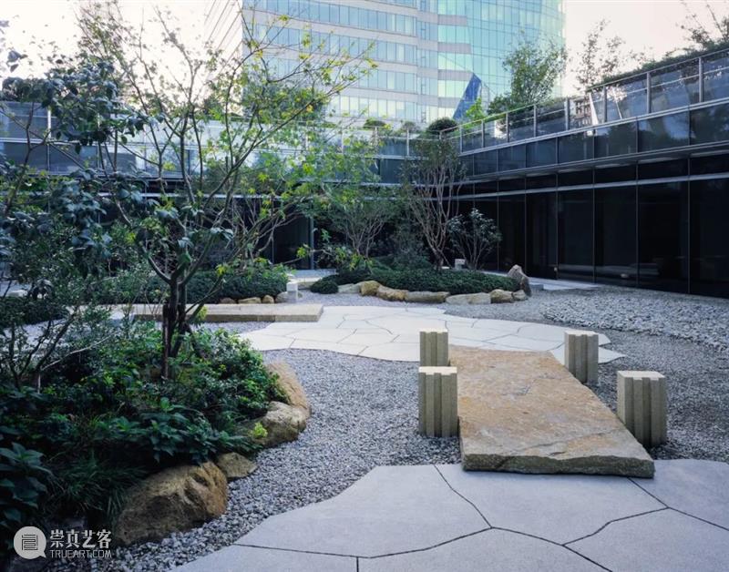 露天中庭景观，如露庭 / 七月合作社 露天 中庭 景观 合作社 陈颢 项目 上海 浦东区 陆家嘴 黄金 崇真艺客