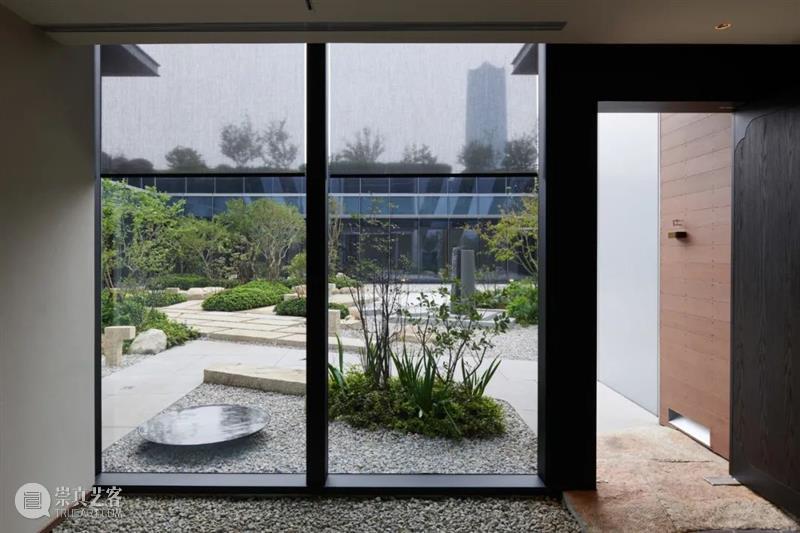 露天中庭景观，如露庭 / 七月合作社 露天 中庭 景观 合作社 陈颢 项目 上海 浦东区 陆家嘴 黄金 崇真艺客