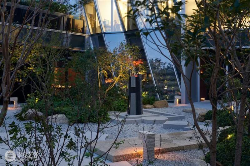 露天中庭景观，如露庭 / 七月合作社 露天 中庭 景观 合作社 陈颢 项目 上海 浦东区 陆家嘴 黄金 崇真艺客