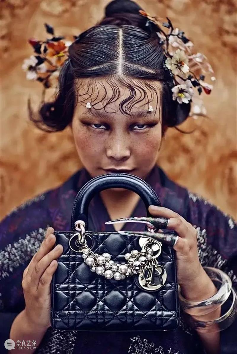 这个央美毕业,“中国最贵时尚摄影师”的作品被骂上热搜!网友:究竟什么是艺术? 网友 艺术 摄影师 中国 央美 作品 国际 品牌 迪奥 起因 崇真艺客