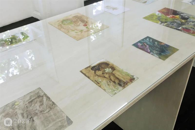 同行/斑斓的随心抒发 | Elene Chantladze 视频资讯 同行 同行 材料 艺术 作品 纸片 纸板 巧克力 油漆 盒盖 石头 崇真艺客