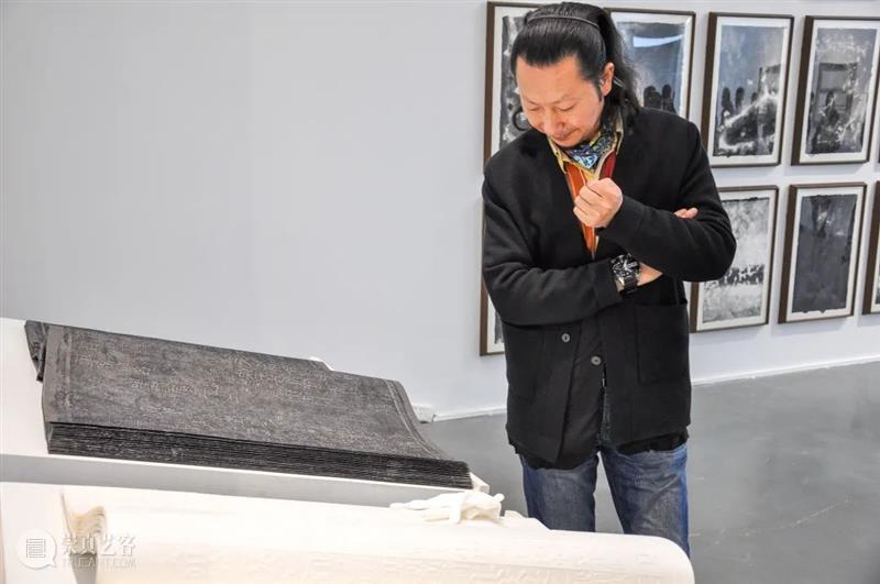 展览现场 | 贾善国作品展在798成当代艺术中心隆重开幕  “千层”指向传统与当代的厚度 千层 贾善国 当代 艺术 中心 现场 厚度 传统 作品展 工作与时日 崇真艺客