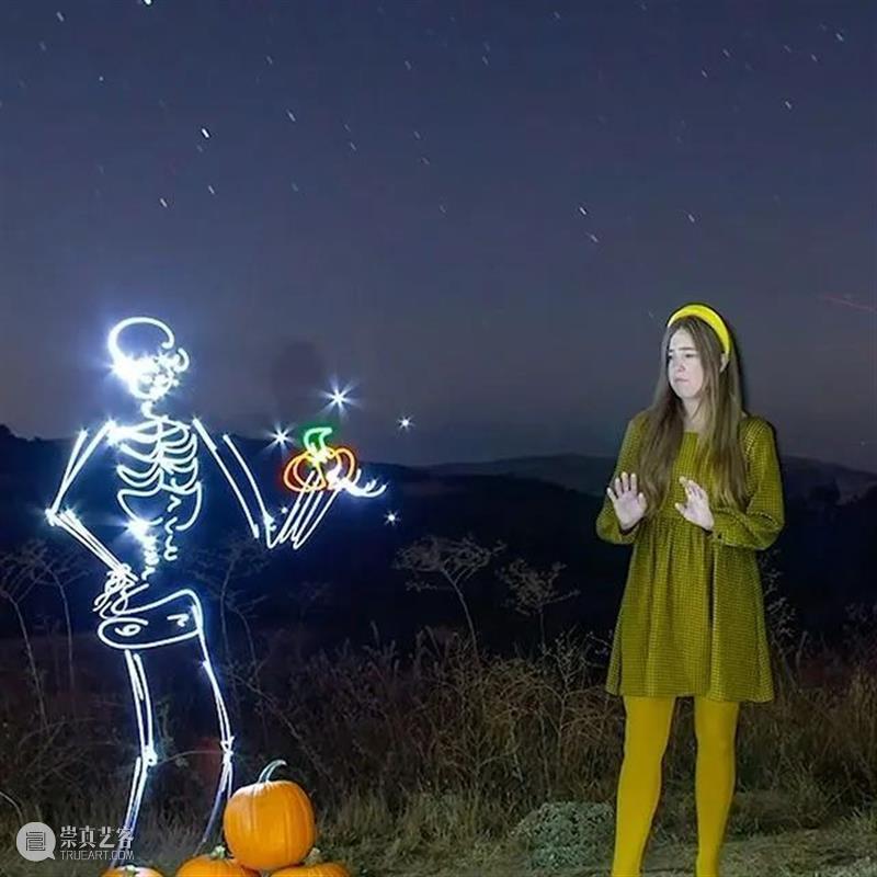 摄影︱光绘摄影大师 Darren Pearson拍出毕加索这样抽象极简的光绘照片 毕加索 光绘 照片 大师 Darren Pearson 极简 上方 中国舞台美术学会 右上 崇真艺客