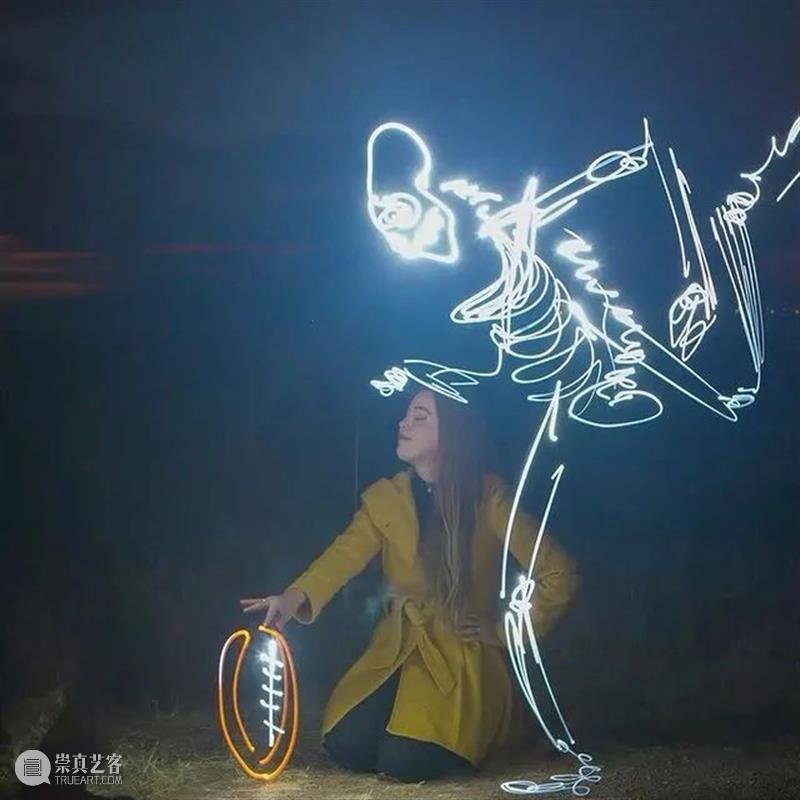 摄影︱光绘摄影大师 Darren Pearson拍出毕加索这样抽象极简的光绘照片 毕加索 光绘 照片 大师 Darren Pearson 极简 上方 中国舞台美术学会 右上 崇真艺客