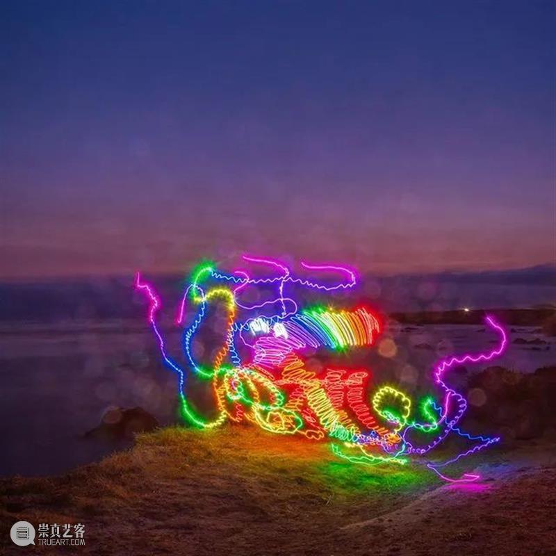 摄影︱光绘摄影大师 Darren Pearson拍出毕加索这样抽象极简的光绘照片 毕加索 光绘 照片 大师 Darren Pearson 极简 上方 中国舞台美术学会 右上 崇真艺客