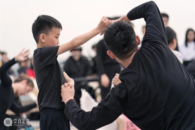 【展览知多点·亲子身体工作坊】机遇之歌｜12月05日（周日） 机遇之歌 身体 工作坊 亲子 时间 地点 RAM空间站 上海市 黄浦区 圆明园路185号 崇真艺客