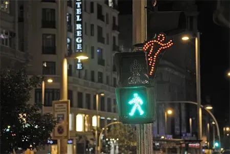 装置丨奥拉维尔·埃利亚松:来自宇宙的浪漫 奥拉维尔·埃利亚松 装置 宇宙 上方 中国舞台美术学会 右上 星标 本文 Eliasson 哥本哈根 崇真艺客