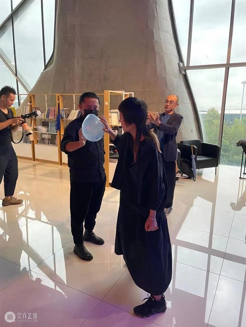 《行为艺术商店》专访 | ArTanto：让我们的作品真实地活着 行为艺术商店 ArTanto 作品 Group 江坤瑾 江坤颖 主办方 上海喜玛拉雅美术馆 行为 艺术 崇真艺客