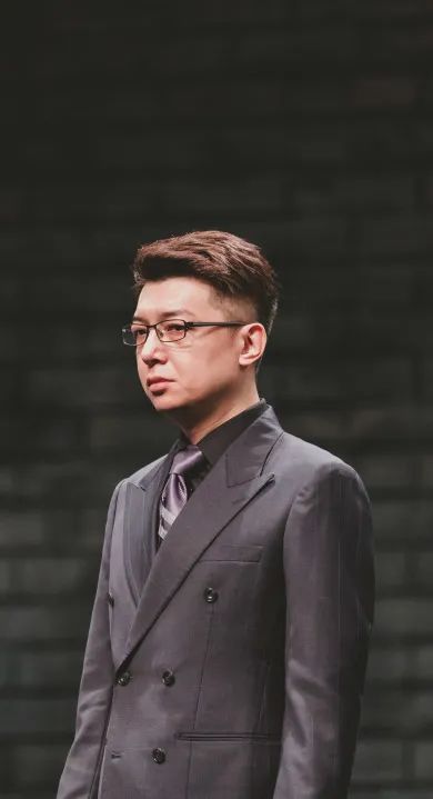 《12個人》宣卡:先生们,请就位。 12個人 先生们 宣卡 上期 观众 艺术家 娄际成 老师 特点 个人 崇真艺客