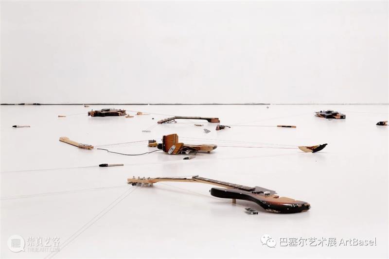父权下的叛逆：Naama Tsabar如何改写摇滚音乐的历史 Naama Tsabar 摇滚 历史 音乐 父权 迈阿密海滩巴斯艺术博物馆 照片 Peyton 巴塞尔 崇真艺客