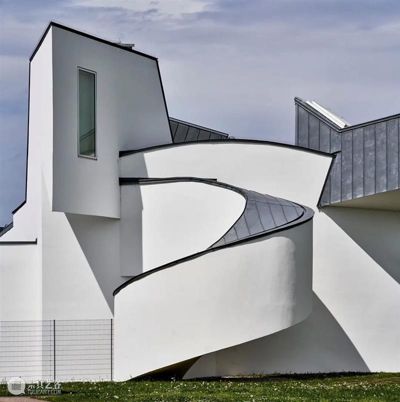 德国锌板·莱茵辛克，与自然景观场景契合｜ArchDaily 材料 锌板 德国 材料 莱茵 辛克 自然景观 场景 建筑 表皮 人们 崇真艺客
