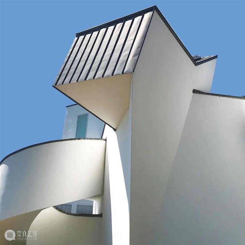 德国锌板·莱茵辛克，与自然景观场景契合｜ArchDaily 材料 锌板 德国 材料 莱茵 辛克 自然景观 场景 建筑 表皮 人们 崇真艺客