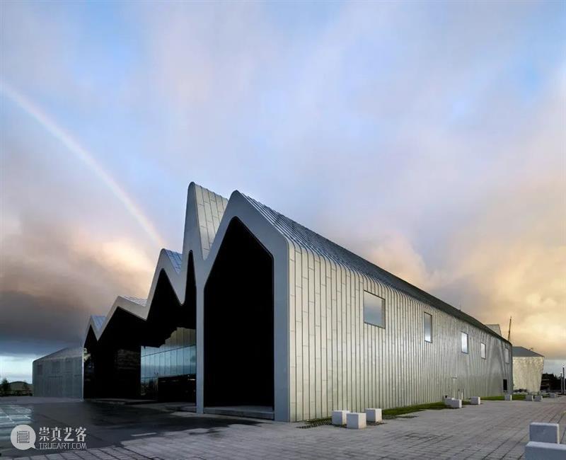 德国锌板·莱茵辛克，与自然景观场景契合｜ArchDaily 材料 锌板 德国 材料 莱茵 辛克 自然景观 场景 建筑 表皮 人们 崇真艺客
